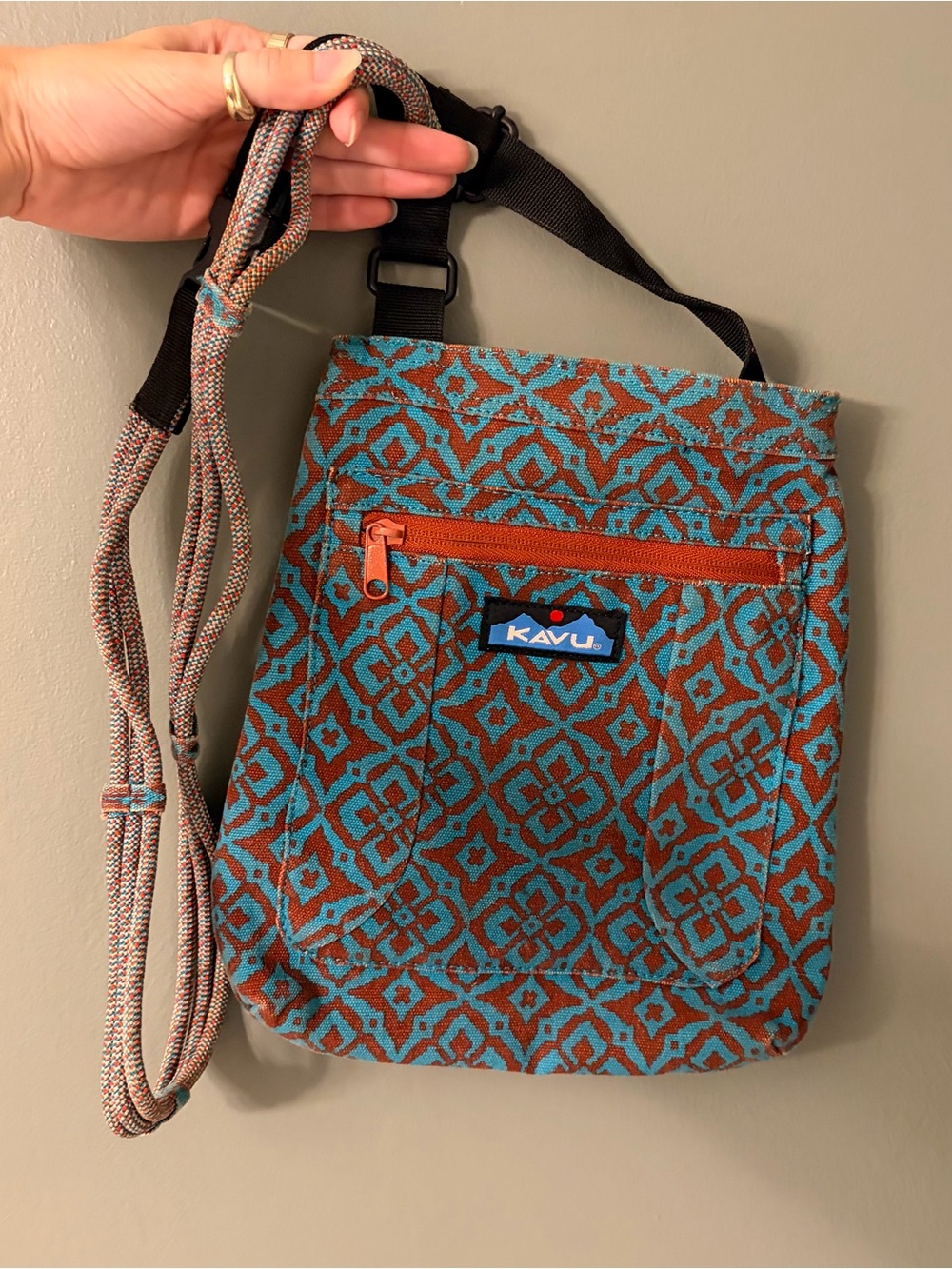 Kavu Turquoise & Brown Geometric Crossbody Bag